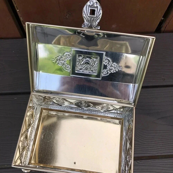 Vtg  Hinged Tin Box With Padlock - Picture 8 of 8